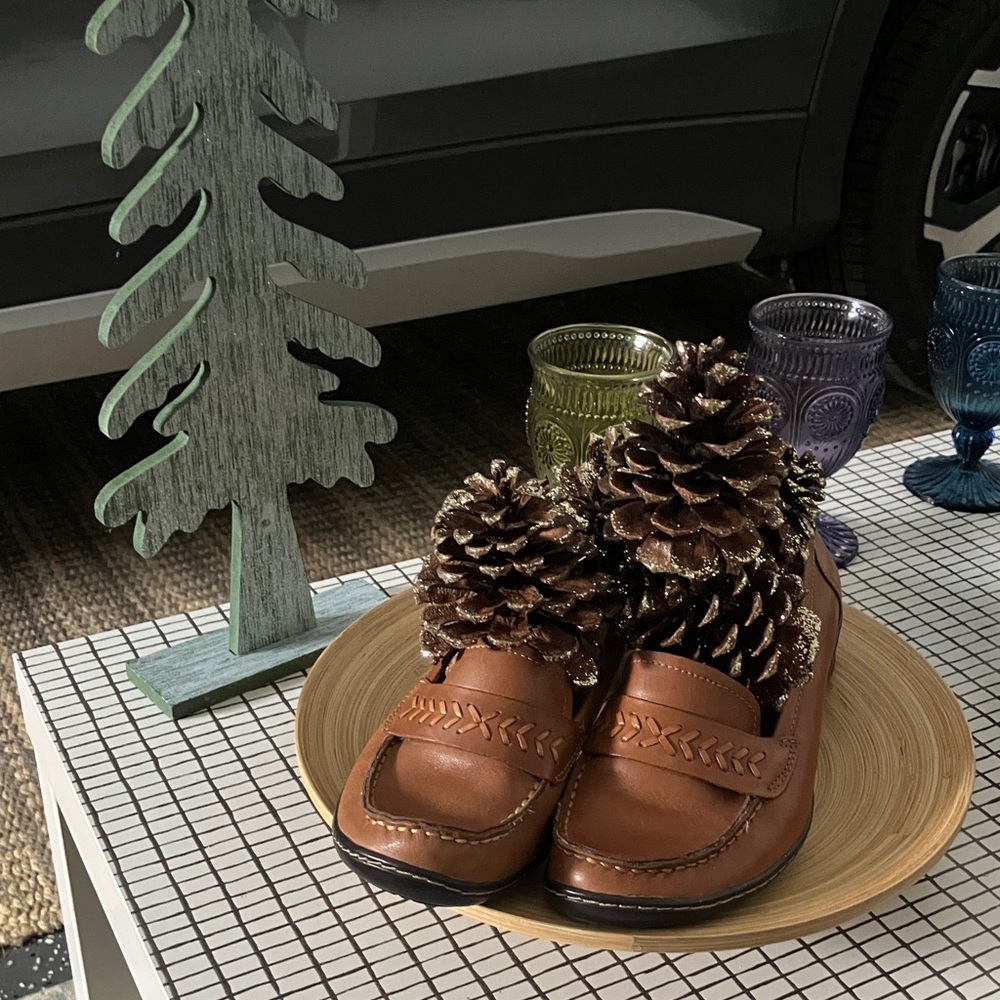 Naturalizer Tan Loafers